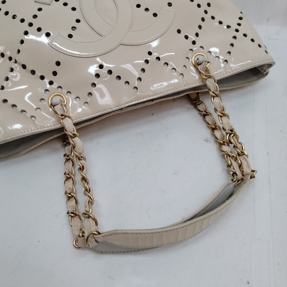 Chanel Tote Beige Patent leather - Picture 4 of 9